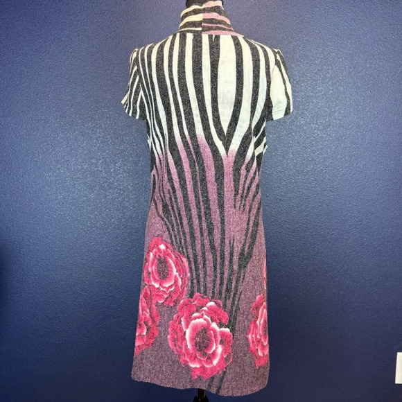 Papillon zebra print to floral print short sleeve sweater dress, size large - Picture 5 of 9